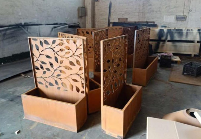 Caja de acero del plantador del canal de Corten del enrejado decorativo del metal del diseño moderno