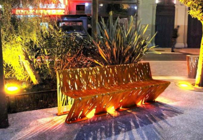 Tabla al aire libre de acero aherrumbrada natural de Corten de los muebles geométricos del metal con el sistema del banco