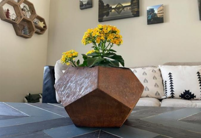 Maceta hexagonal de acero de Corten del plantador geométrico interior y al aire libre del metal