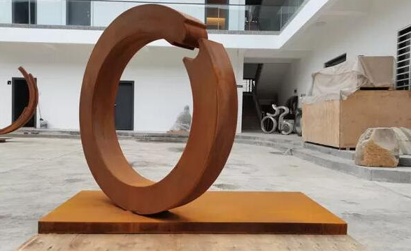 Escultura grande de Ring Corten Steel Metal Art del extracto moderno rústico al aire libre