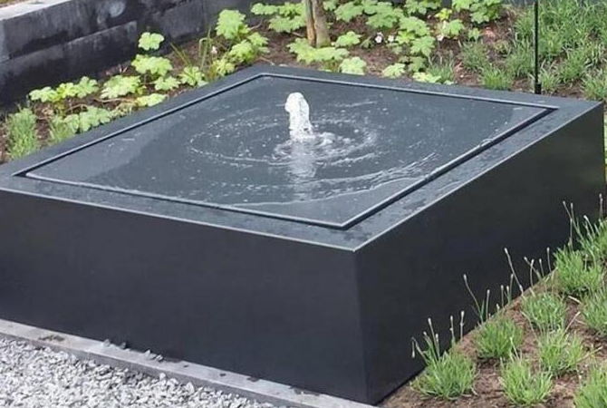 Característica al aire libre del agua del acero de carbono de la fuente superficial negra de la piscina para el jardín