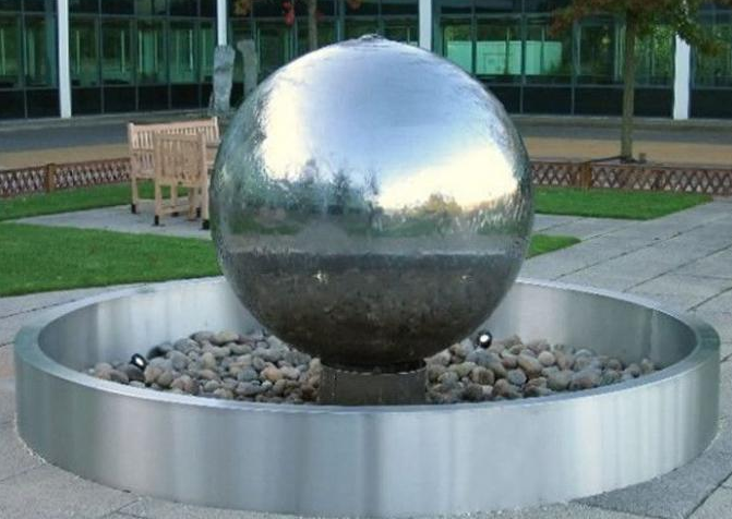 característica de acero inoxidable del agua del jardín de los 75cm de la esfera moderna del patio con las luces LED