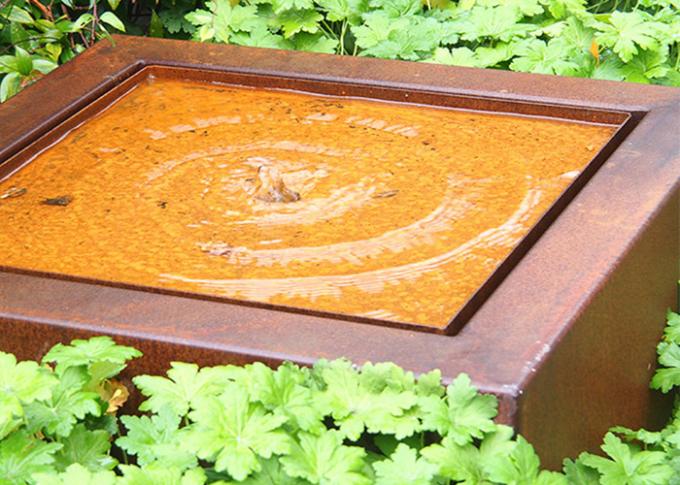 Características al aire libre decorativas del agua de la escultura de las fuentes de agua del jardín del metal