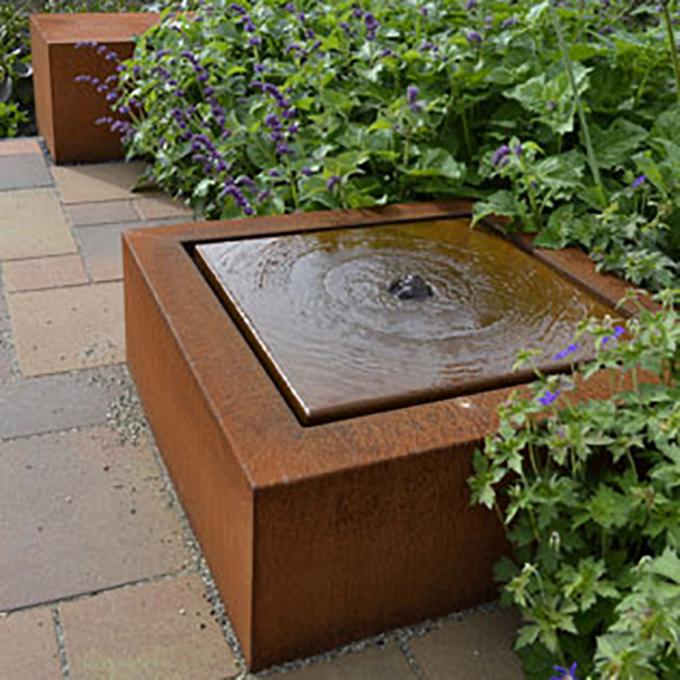 Características al aire libre decorativas del agua de la escultura de las fuentes de agua del jardín del metal