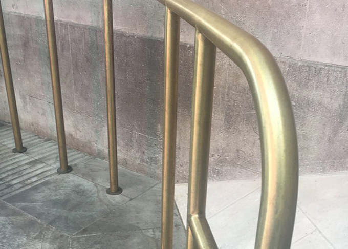 Muebles al aire libre para la construcción urbana - barandilla del metal