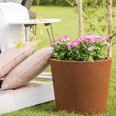 Adaptable aherrumbrada natural de la decoración de los plantadores al aire libre altos de lujo caseros del metal