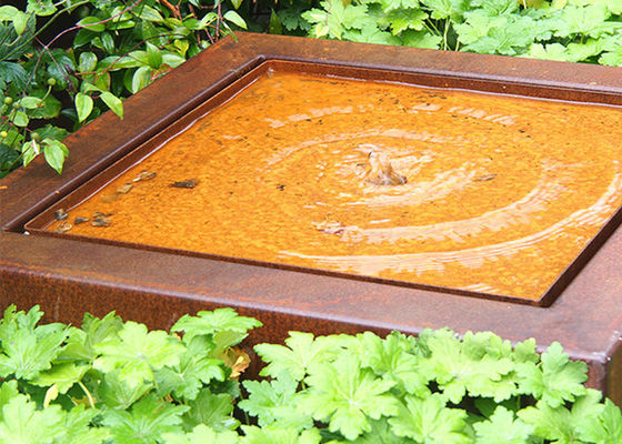 El agua decorativa al aire libre de la escultura del jardín del metal ofrece modificado para requisitos particulares
