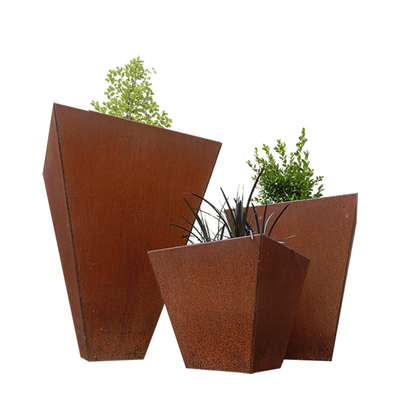 El plantador al aire libre poligonal del metal aherrumbró las cajas de acero del plantador para la flor