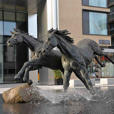 La resina hace la escultura a mano de bronce al aire libre, ODM grueso de cobre amarillo del OEM de la escultura 5m m del caballo