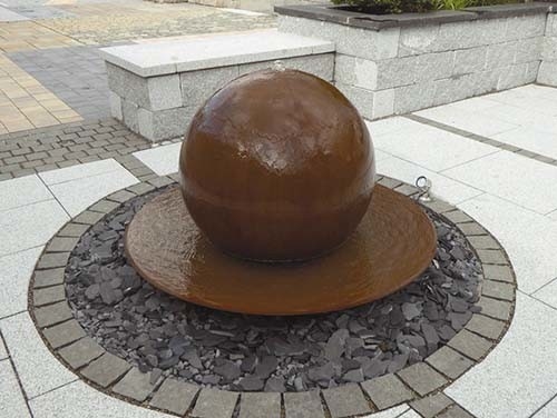 Cascada formada bola al aire libre de Rusty Corten Steel Garden Fountain