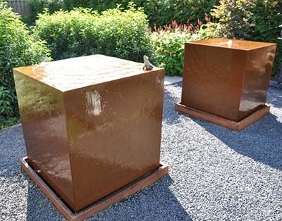 el jardín cuadrado del metal de 1100m m adorna la característica de acero del agua de Corten