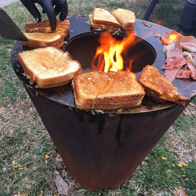 Leña que quema la parrilla al aire libre de acero del top de la estufa de Corten para acampar del jardín
