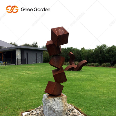 La escultura de acero de Corten del bloque del peligro aherrumbró las esculturas del jardín del metal para el césped