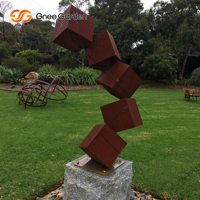 La escultura de acero de Corten del bloque del peligro aherrumbró las esculturas del jardín del metal para el césped