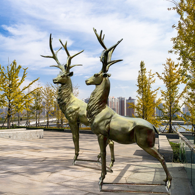 El jardín de Gnee la estatua de cobre amarillo de los alces de la escultura al aire libre del metal del arrabio