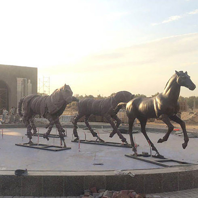 La resina hace la escultura a mano de bronce al aire libre, ODM grueso de cobre amarillo del OEM de la escultura 5m m del caballo