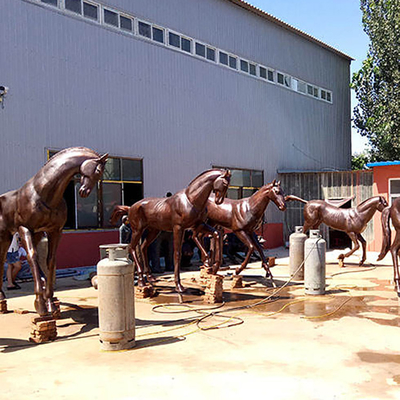 Mano que talla la decoración al aire libre realista del jardín de la escultura de bronce del caballo