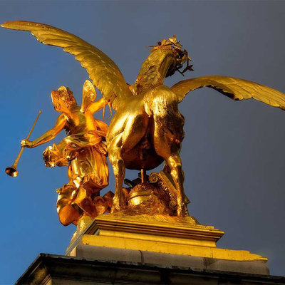 La resina hace la escultura a mano de bronce al aire libre, ODM grueso de cobre amarillo del OEM de la escultura 5m m del caballo