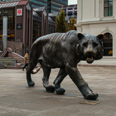 estándar contemporáneo del SGS de la escultura de bronce decorativa del leopardo de la altura de los 5m