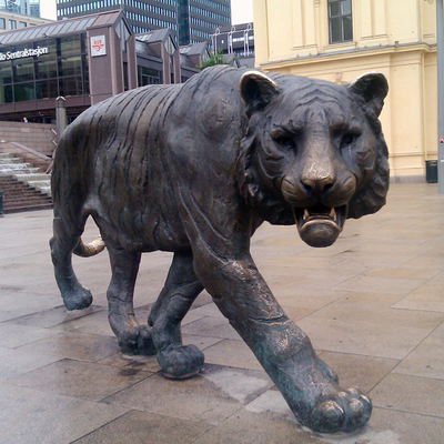 estándar contemporáneo del SGS de la escultura de bronce decorativa del leopardo de la altura de los 5m