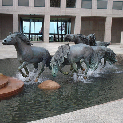 Mano que talla la decoración al aire libre realista del jardín de la escultura de bronce del caballo
