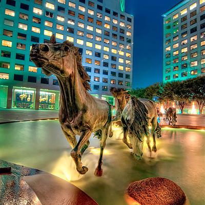 Mano que talla la decoración al aire libre realista del jardín de la escultura de bronce del caballo