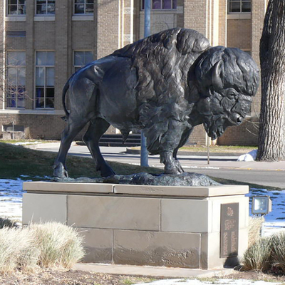 El oso polar de bronce al aire libre del jardín de Gnee esculpe de tamaño natural modificada para requisitos particulares