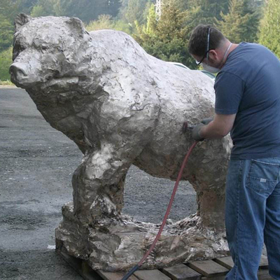 El oso polar de bronce al aire libre del jardín de Gnee esculpe de tamaño natural modificada para requisitos particulares