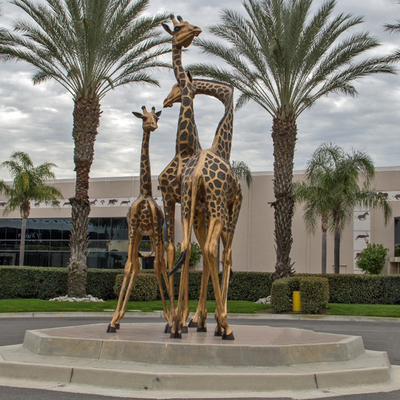La jirafa al aire libre grande de tamaño natural de la escultura de bronce del jardín de Gnee formó modificado para requisitos particulares