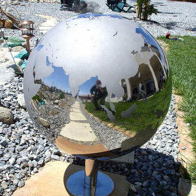 El globo pulido jardín del mundo de la escultura de la esfera del metal de Gnee esculpe hecho a mano