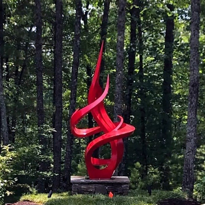 El jardín de Gnee que ajardinaba la escultura roja del metal de la decoración modificó para requisitos particulares