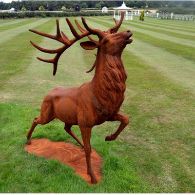 El arrabio aherrumbró servicio al aire libre de tamaño natural del OEM de las estatuas de los ciervos
