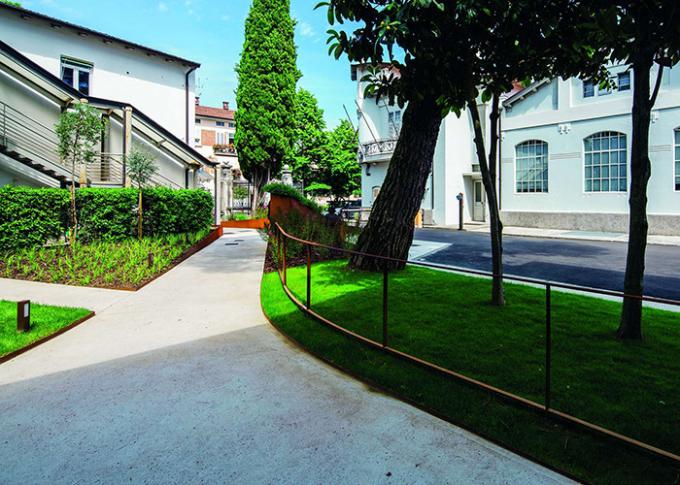 Proyecto de la renovación - paisaje urbano del hierro de la naturaleza