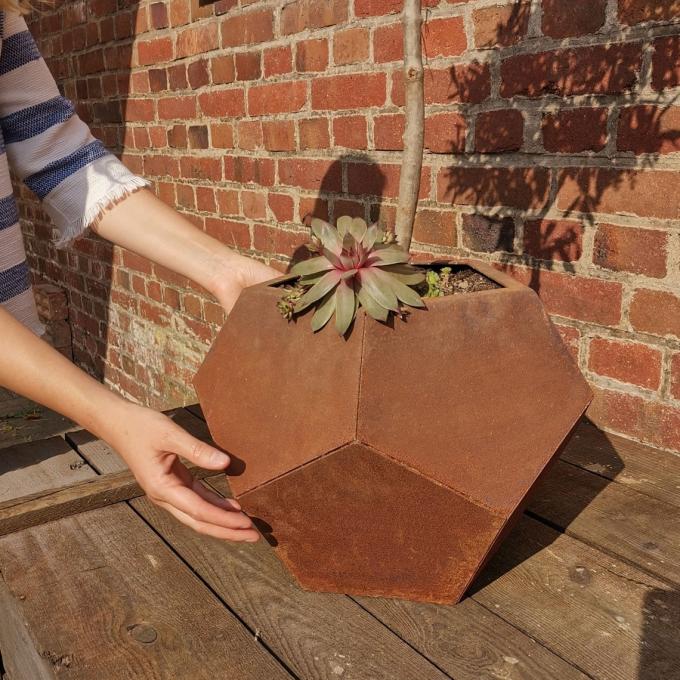 El laser del arreglo para requisitos particulares cortó la maceta de encargo al aire libre de la forma del florero de Corten de Corten del jardín creativo de acero decorativo grande de acero del plantador