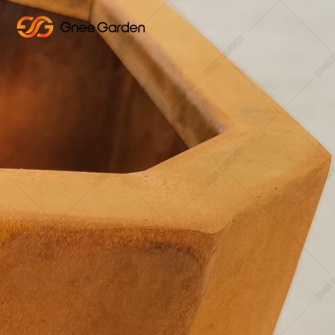 La fábrica modifica el jardín de acero de Corten para requisitos particulares que planta las macetas grandes de la caja