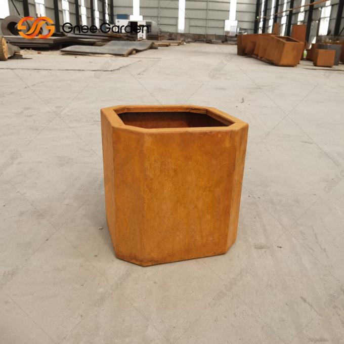 La fábrica modifica el jardín de acero de Corten para requisitos particulares que planta las macetas grandes de la caja