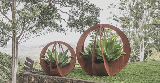 La ronda del diseño simple forma los potes al aire libre del plantador del metal con el platillo para la decoración del jardín