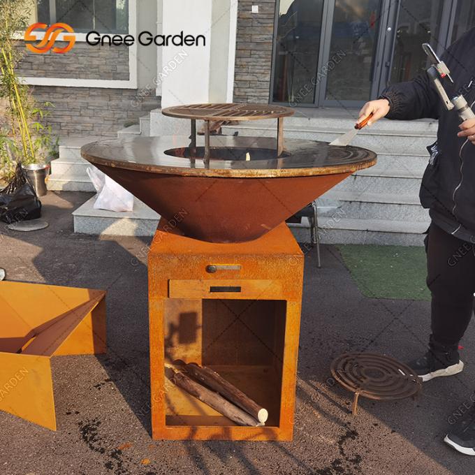 Parrilla de acero de cocinar al aire libre de Corten del patio trasero de la parrilla del carbón de leña decorativo al aire libre portátil del jardín