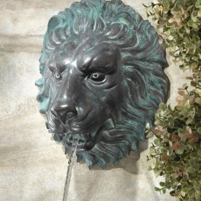 La escultura aherrumbrada del metal hace decoraciones al aire libre del jardín a mano la estatua principal animal del arrabio