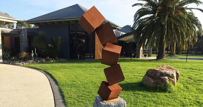 Línea aherrumbrada escultura de acero de la curva de Corten del bloque moderno al aire libre del peligro del césped de la yarda de la decoración