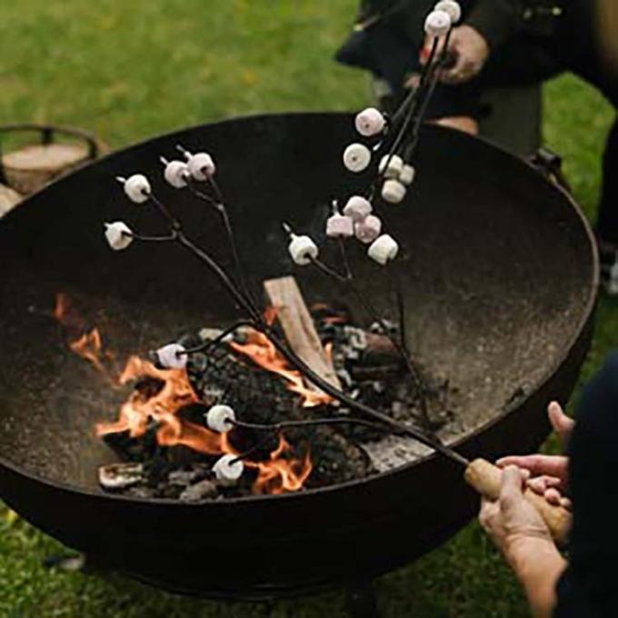  Hoyo al aire libre de acero material del fuego del cuenco de fuego del metal de Corten de la corrosión negra ardiente al aire libre de madera los 60-150cm