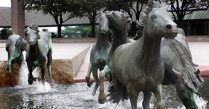 Decoración cuadrada de la escultura de bronce de la estatua gigante del caballo en venta