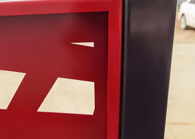 El jardín del metal adorna el laser GN-SP-166 que corta el panel de acero pintado rojo de la pantalla con el modelo geométrico