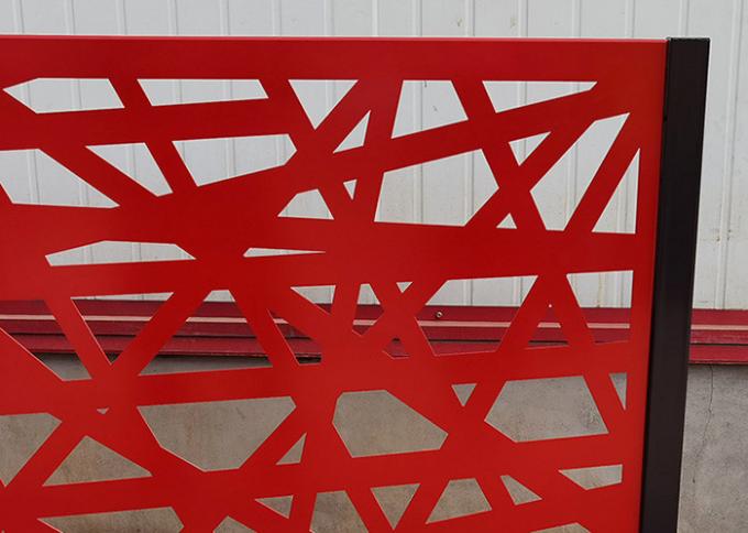El jardín del metal adorna el laser GN-SP-166 que corta el panel de acero pintado rojo de la pantalla con el modelo geométrico